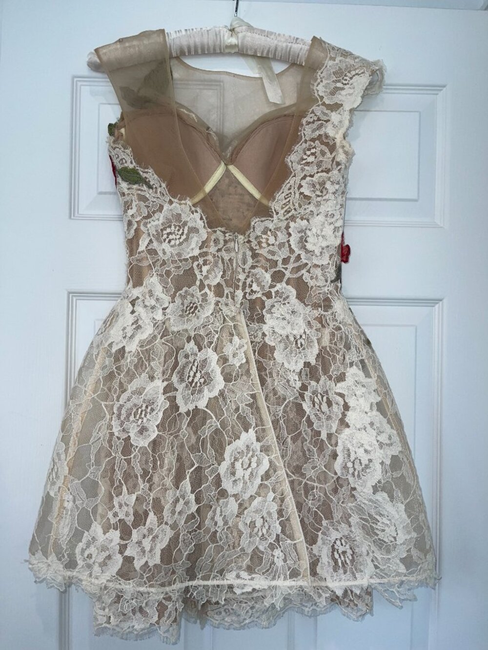 Gemy Maalouf Ivory Lace Red Rose Appliqué Dress | Size 6 | $2,350 Retail - Picture 4 of 9